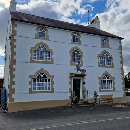 Ty Llew Hotel Llandysilio Ngoại thất bức ảnh