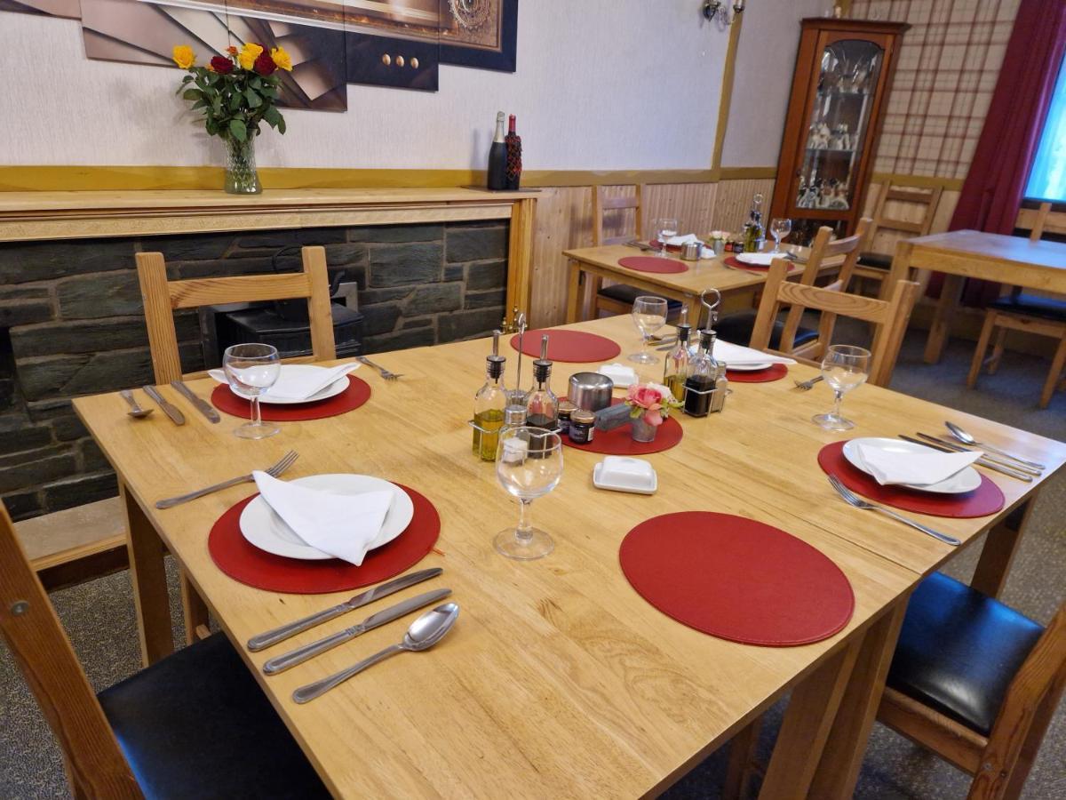 Ty Llew Hotel Llandysilio Ngoại thất bức ảnh