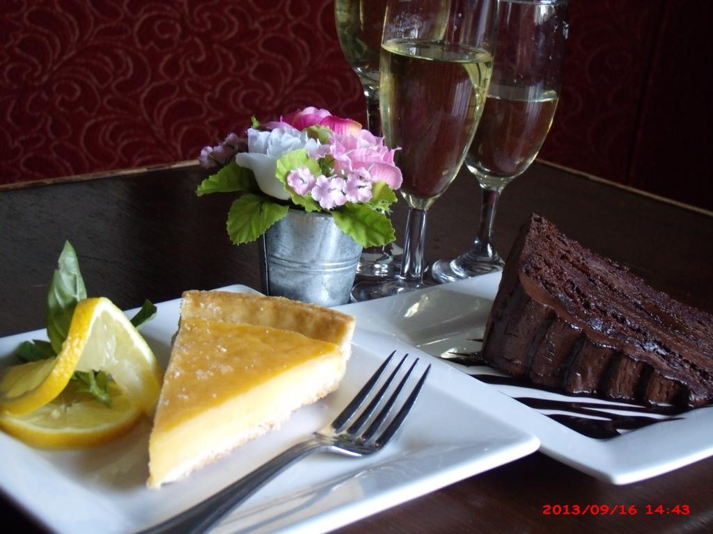 Ty Llew Hotel Llandysilio Ngoại thất bức ảnh
